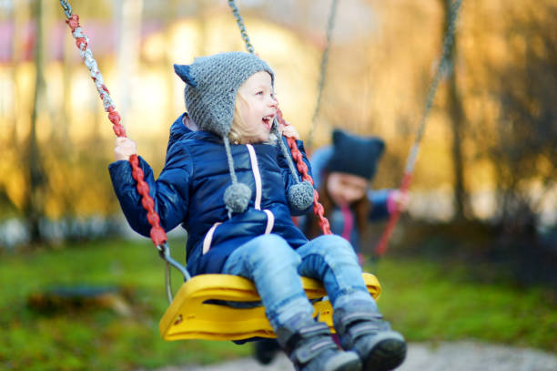 Préparation hivernale en crèche : Comment les éducateurs de jeunes enfants et auxiliaires de puériculture veillent au bien-être des tout-petits